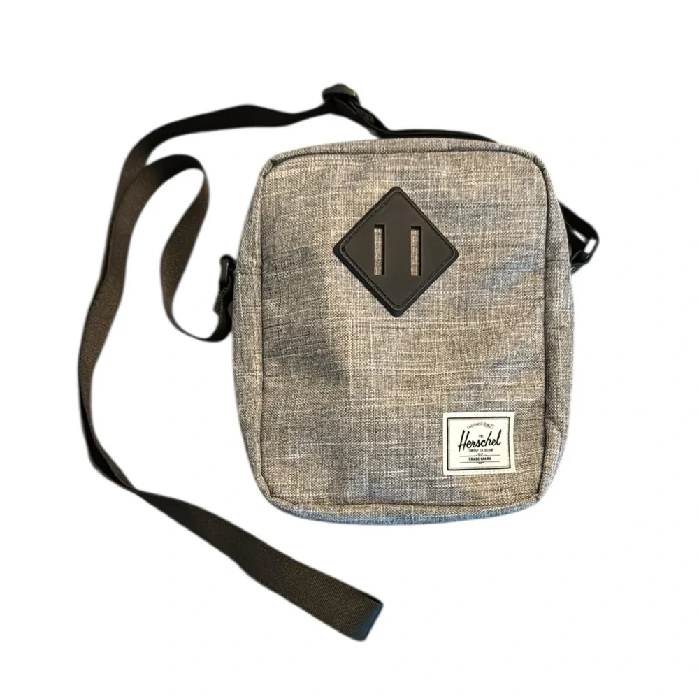 Herschel Crossbody Bag Crosshatch Grey Heather - Picture 1 of 9